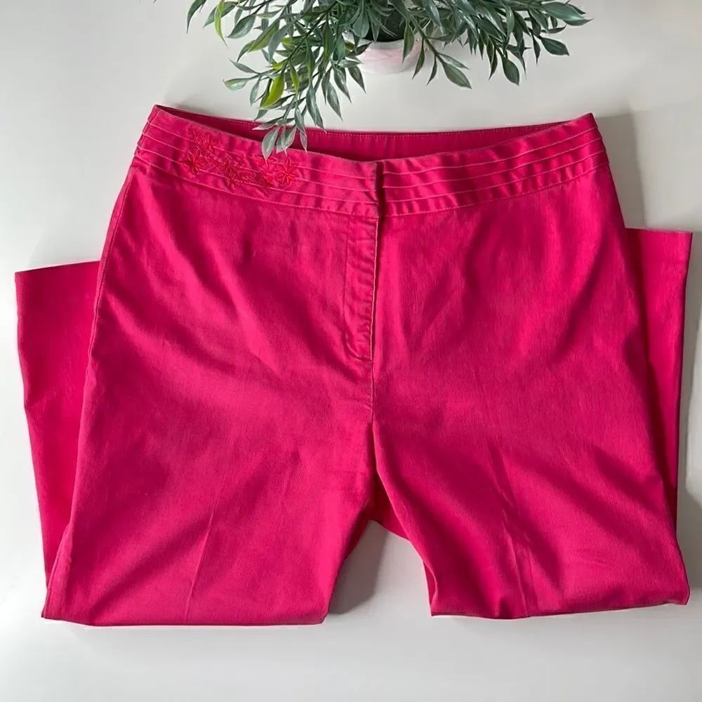 Oscar de la Renta Capri pants. Size 10P. Hot pink and fabulous!